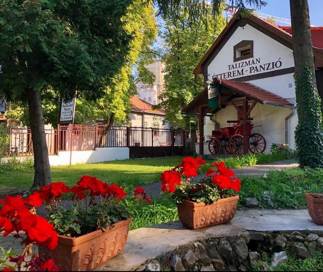 Hotel Talizman Etterem Panzio à Miskolc Extérieur photo